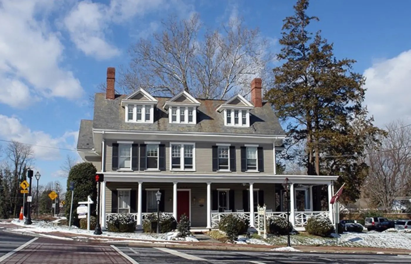 Exterior street-view image of the EverWhen Therapy offices in the Moore-McClandish House, a historic home in the heart of Old Fairfax City.
