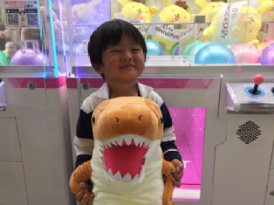 恐竜時代スター のティラノサウルスのぬいぐるみをゲットされました 埼玉県八潮市 宇宙一のクレーンゲームセンター 恐竜時代スター のティラノサウルスのぬいぐるみをゲットされました 埼玉県八潮市 宇宙一のクレーンゲームセンター