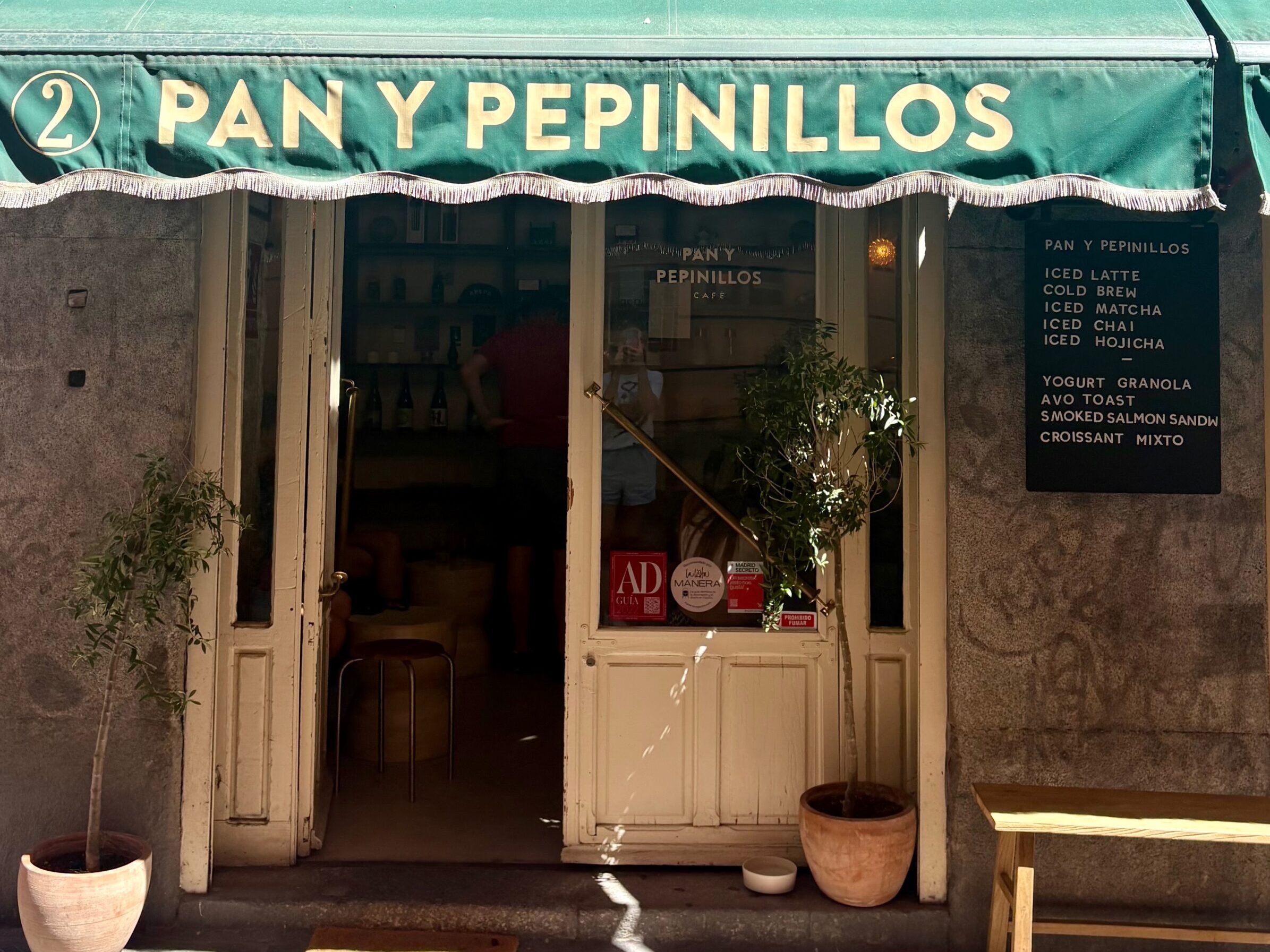 pan y pepinillos