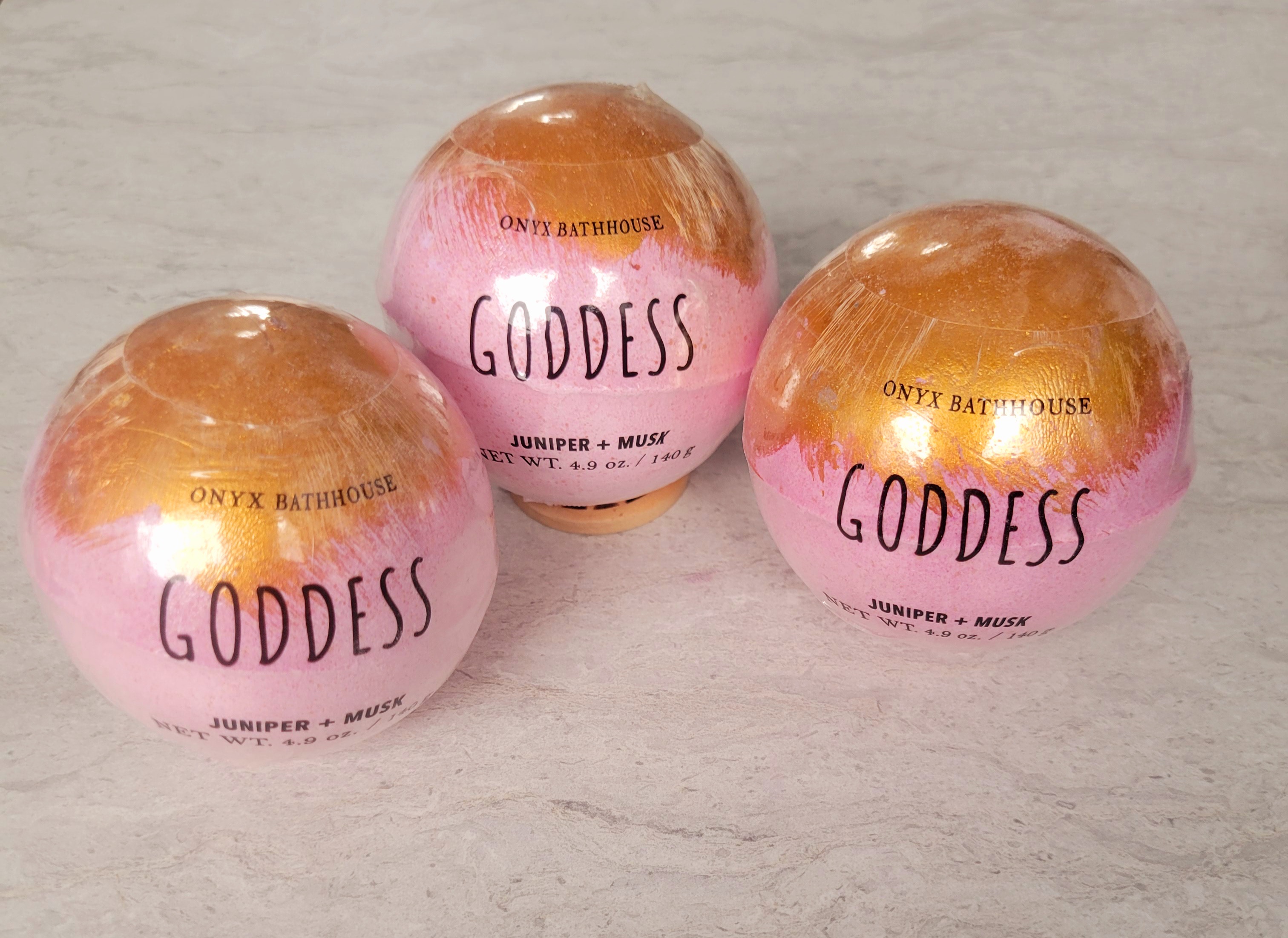 Juniper and Musk bath bomb