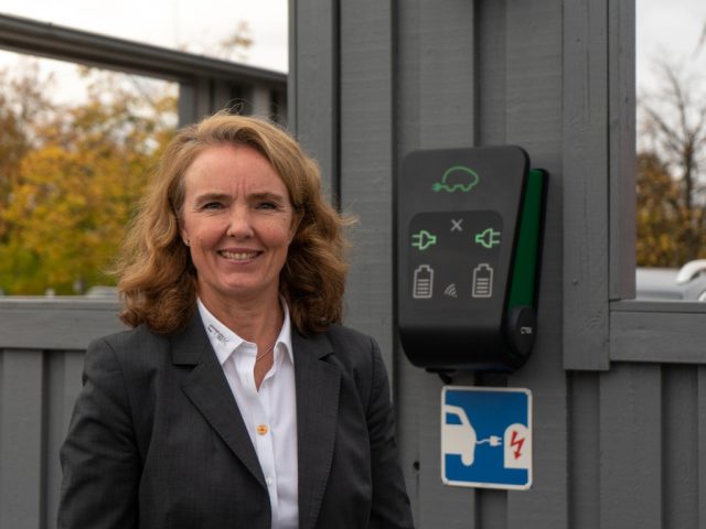 Comment: Let the network take charge