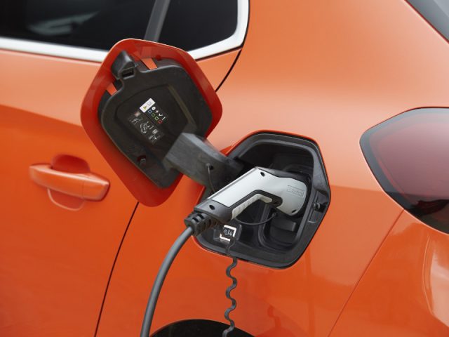 How does storage affect electric vehicle batteries?