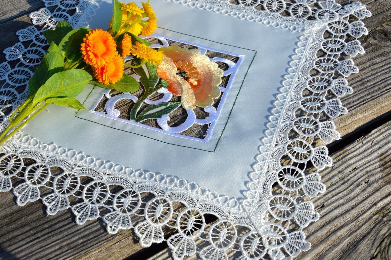 Read more about the article Díszterítő – asztalközép, a középterítő