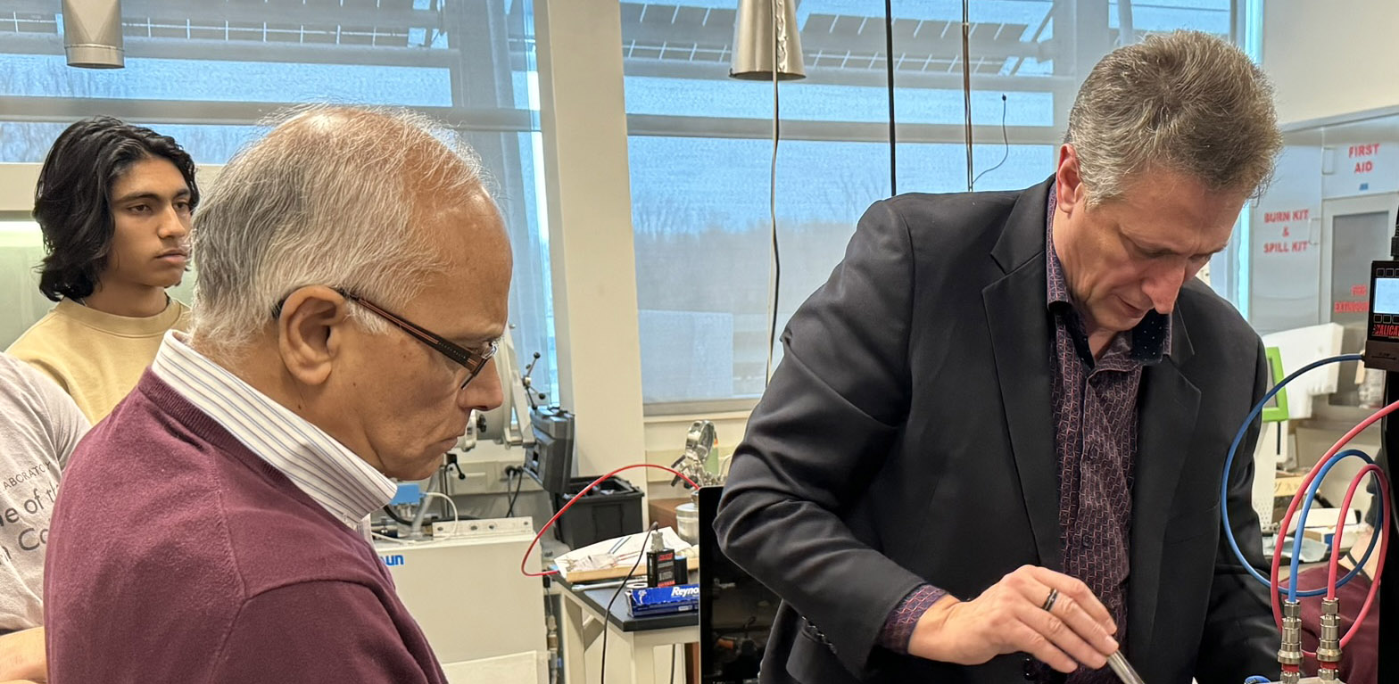 Devinder Mahajan, Director of I-GIT with Brian Gilman, inventor of Evolve™