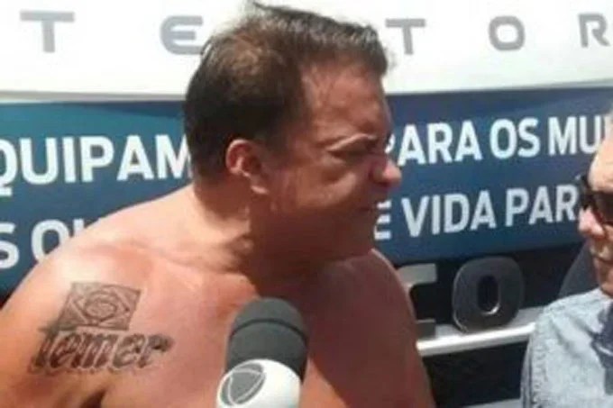 Cara com a tatuagem do temer Altamiro Borges 12 Golpistas Que Viraram A Cara Do Brasil