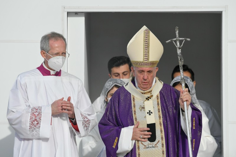 Greeting of Holy Father at End of Erbil Mass