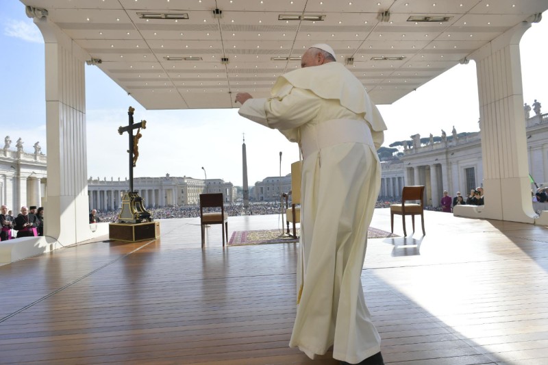 Pope to Resume General Audiences With Some Faithful