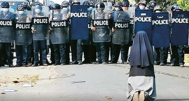 Myanmar, “Così mi inginocchiai davanti ai poliziotti”