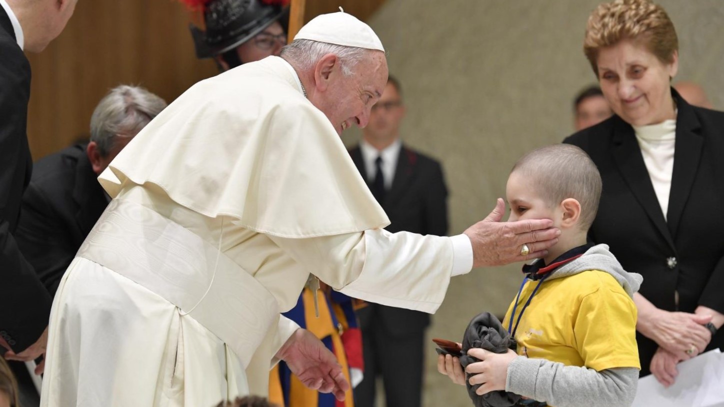 El Papa llama a un cuidado integral de la persona