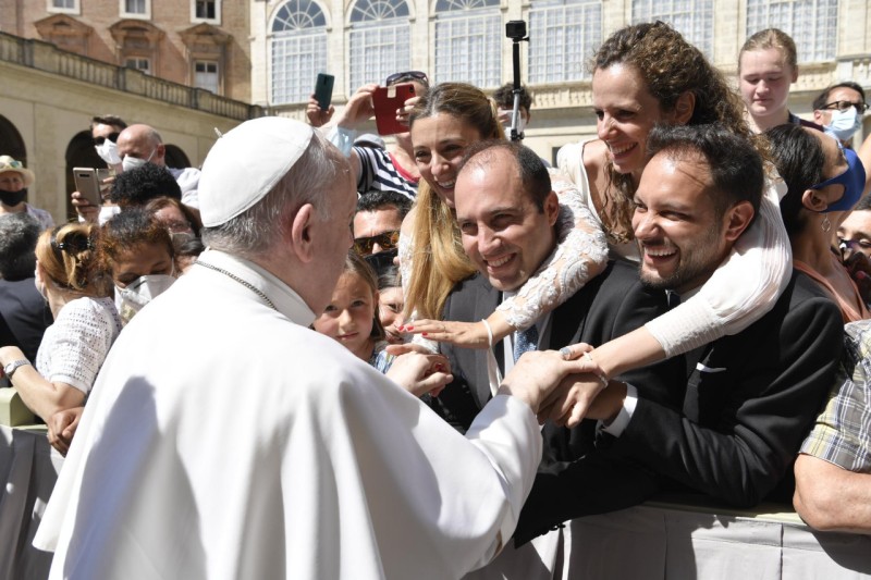 Pope Points to Paul as True Apostle