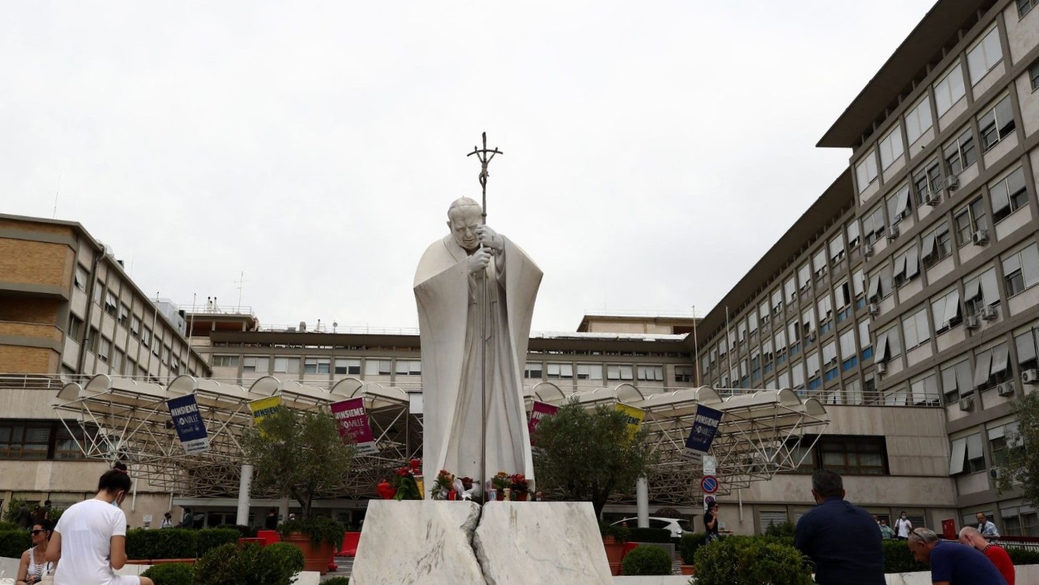Postoperatorio del Papa: Evolución clínica normal