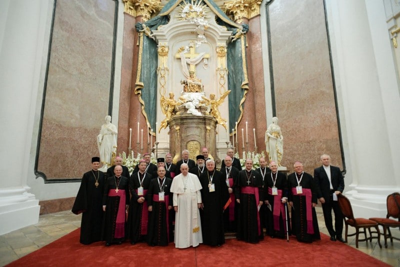 Pope and Bishops Share Private Moment of Prayer