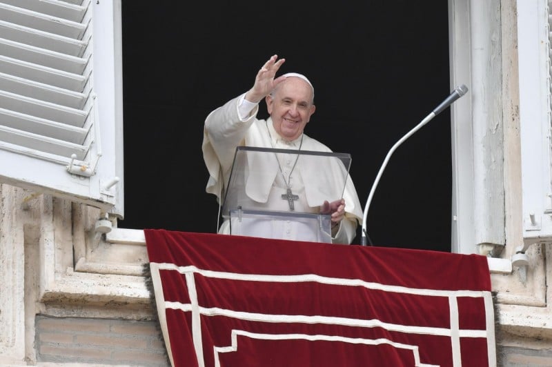Pope Francis at Angelus: Find God in Littleness