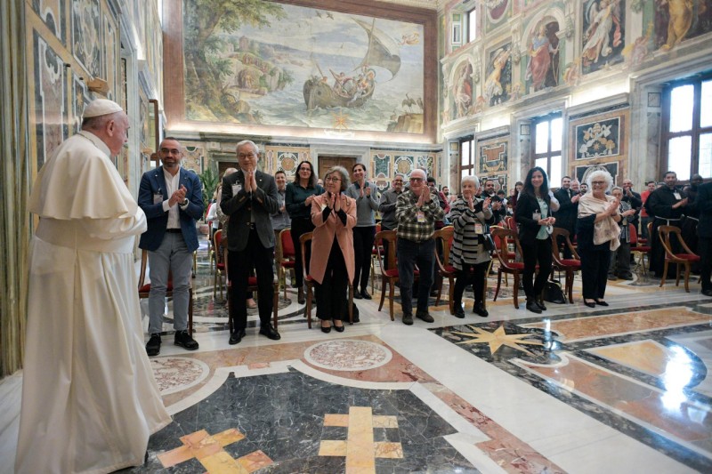 Pope Francis Encourages Secular Franciscans