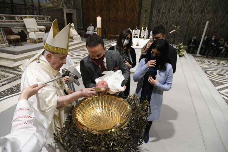 Pope Francis Baptizes 16 Infants in Sistine Chapel