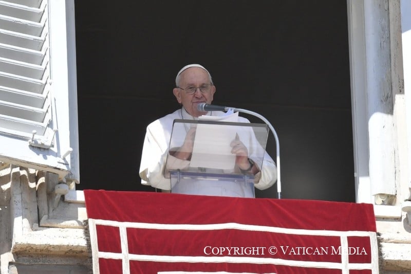 La Parola di Dio ci chiama a imitare il Dio dell’amore per trovare la luce