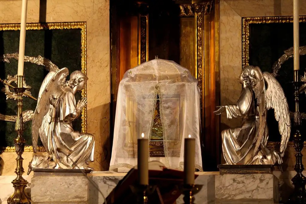 Guardian angels, companions since childhood