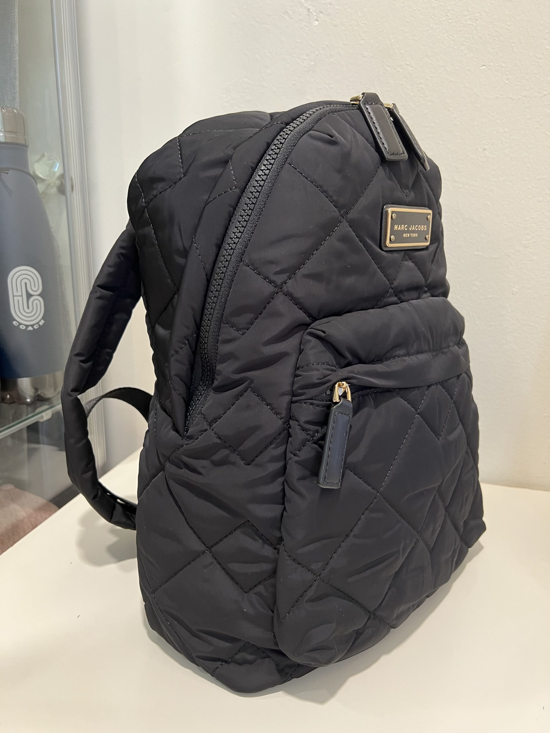 定番★MARC JACOBS M0011321 Quilted Nylon Black Backpack（大 Amazon.com | MARC JACOBS black quilted backpack M0011321