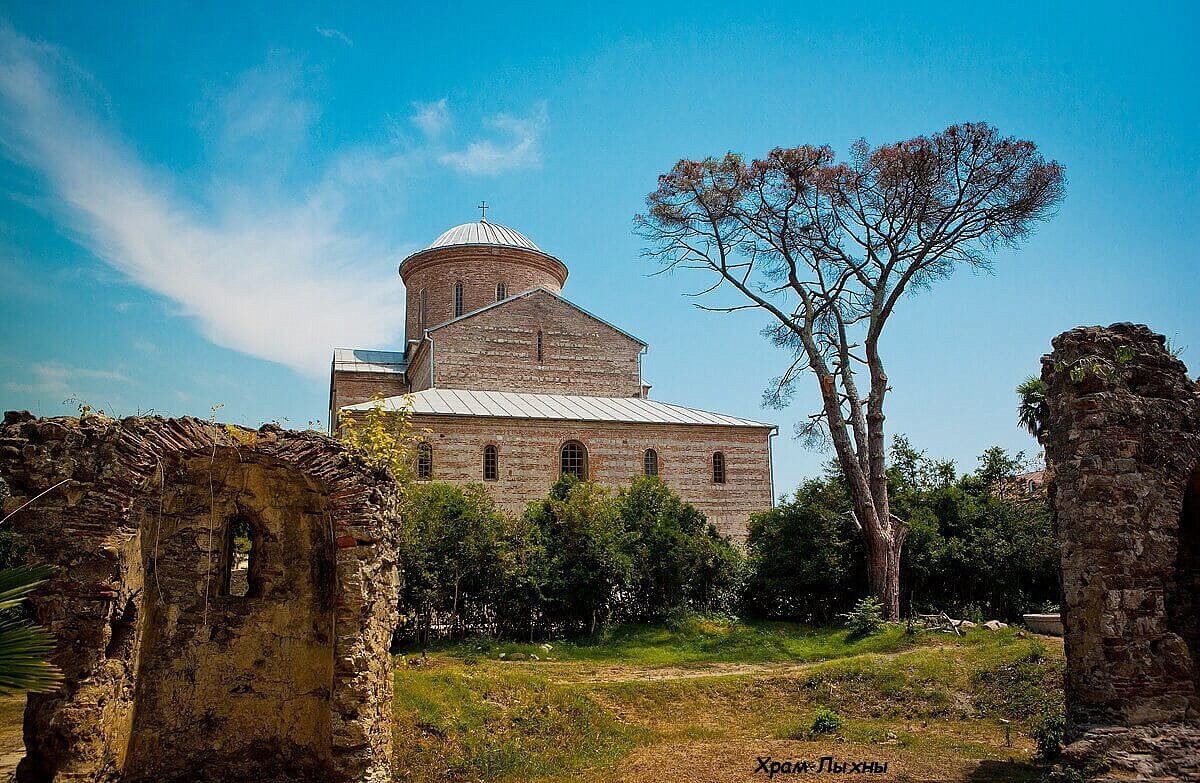 Самый высокий и самый сказочный; Pravoslavnaya Abhaziya Ekskursii V Sochi I Adlere