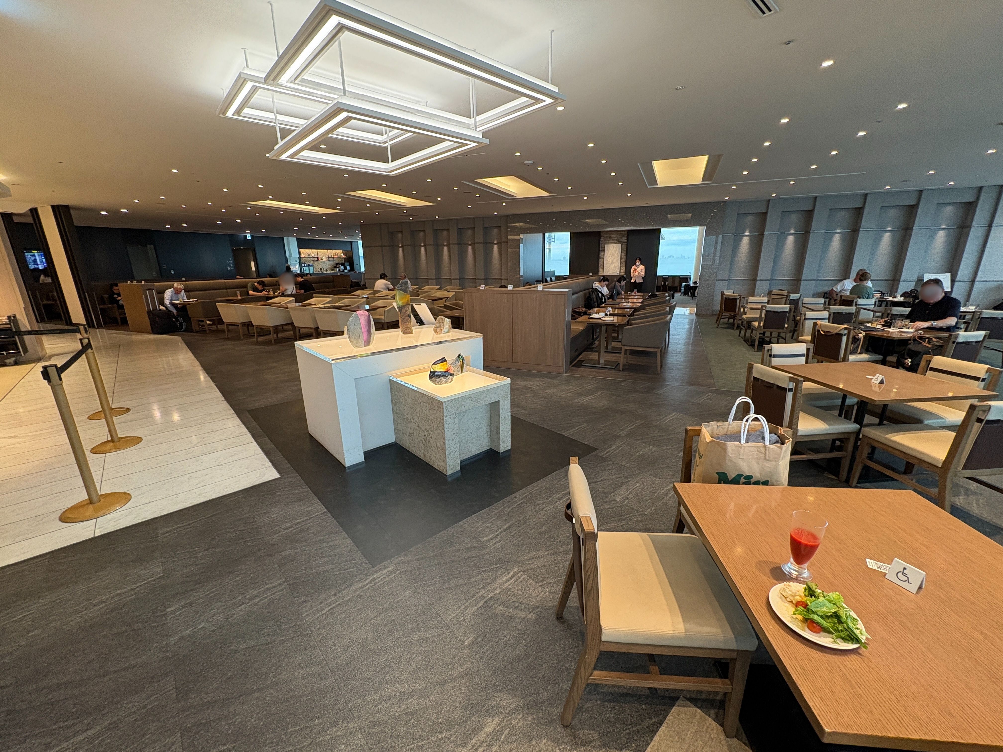 Japan Airlines Sakura Business Class Lounge Tokyo Haneda Review
