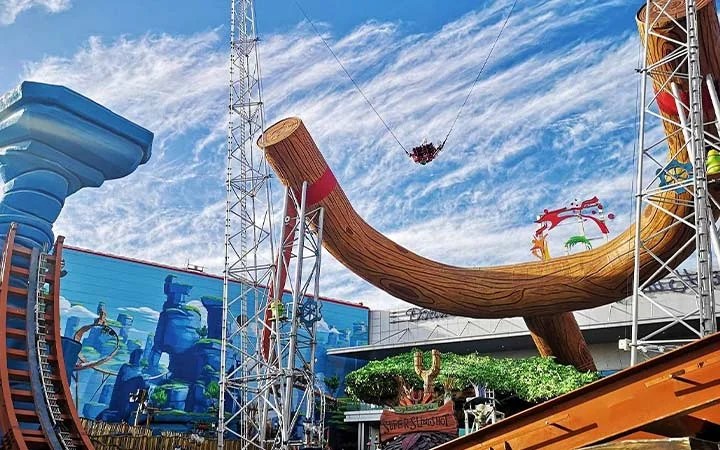 High-speed slingshot ride at Angry Birds World Doha theme park