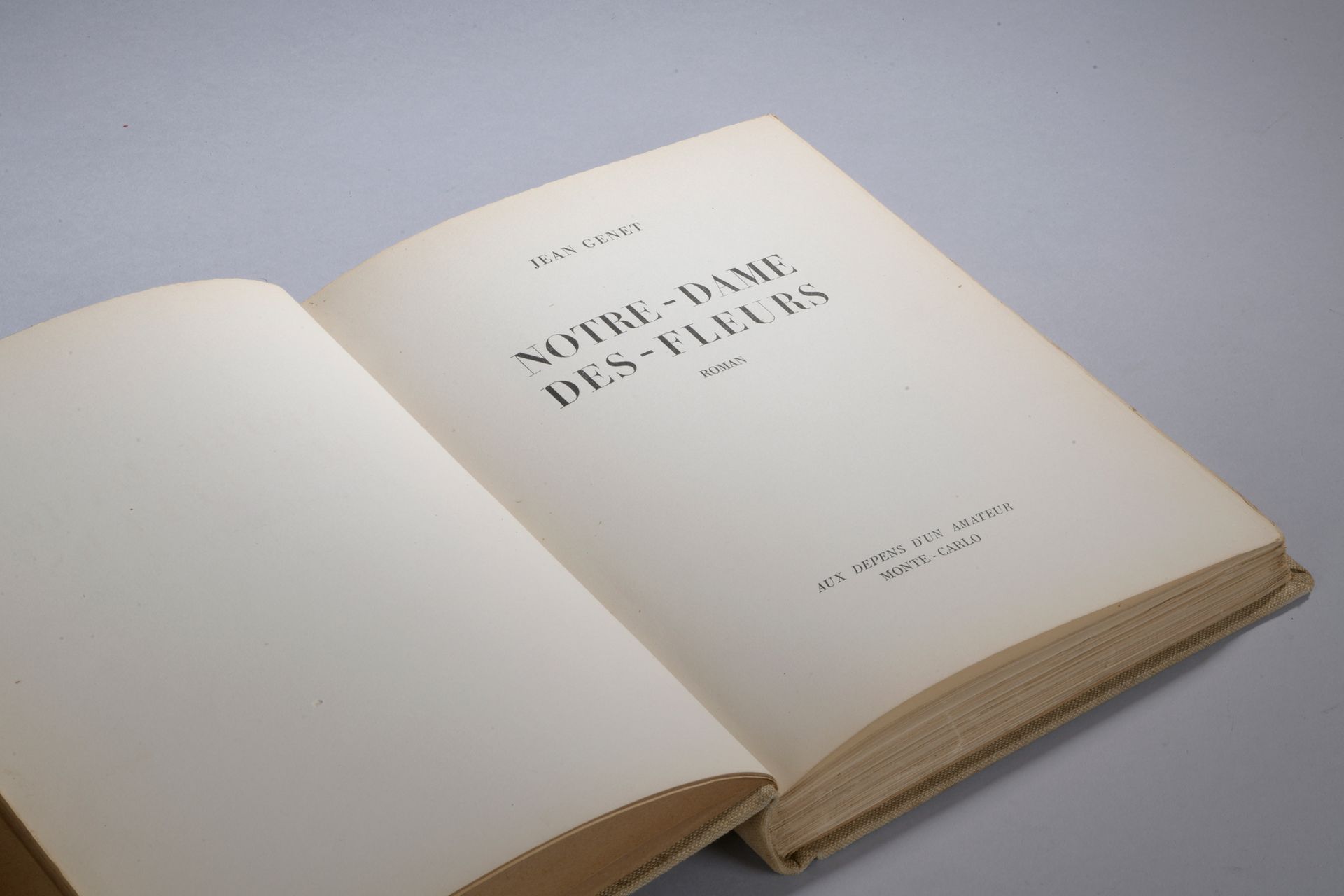 Jean Genet, Notre-Dame des Fleurs, analyse littéraire, passion et débauche, fresque humaine, personnages tragiques, beauté crue, œuvre de 1943, apothéose des sentiments, authenticité tumultueuseNotre-Dame des Fleurs de Jean Genet (1943)