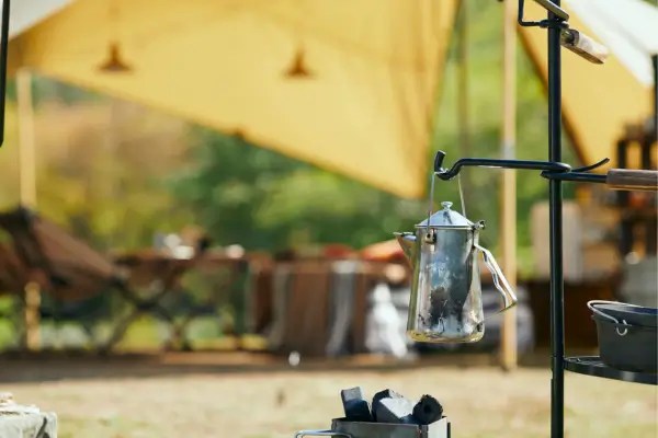 Reutilização Criativa no Acampamento: 15 Ideias Sustentáveis para Aproveitar o que Você Já Tem