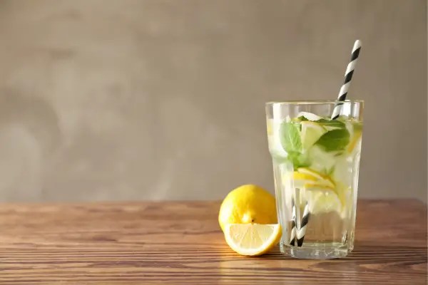 Bebidas Sustentáveis para Acampamentos: Receitas Naturais, Refrescantes e de Baixo Impacto