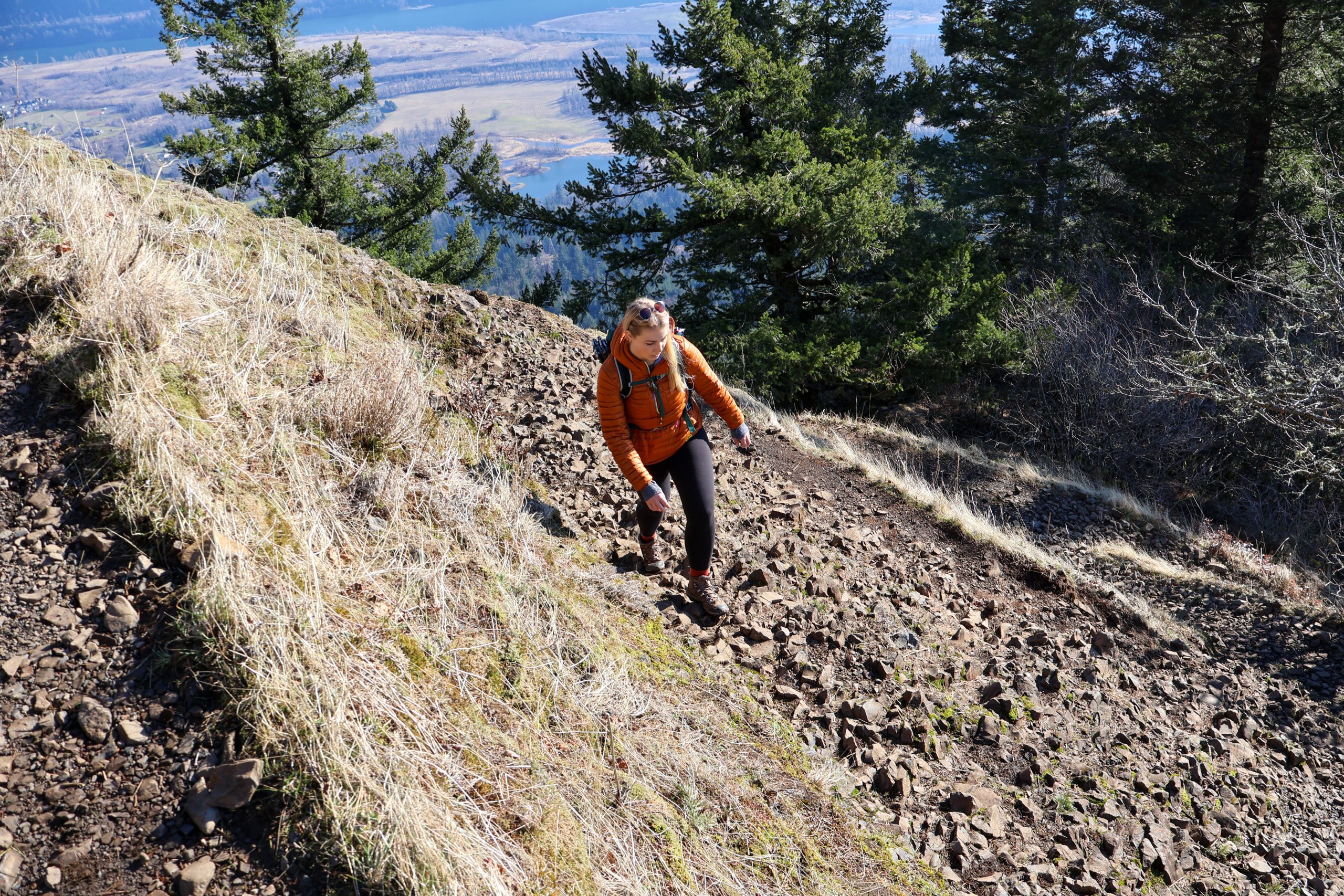 Exploren Borgen Hiking Hamilton Mountain
