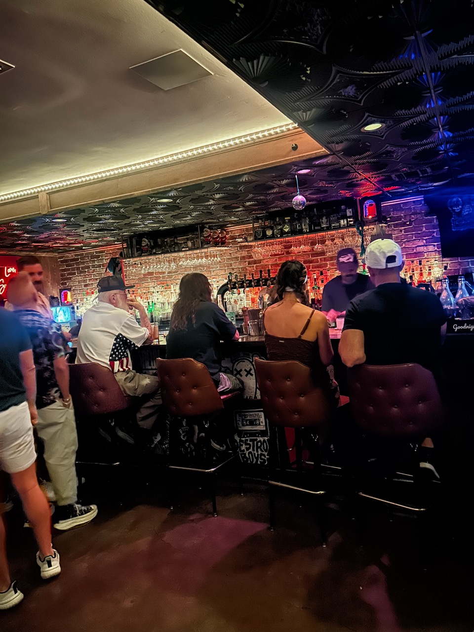 Sunny's Lounge