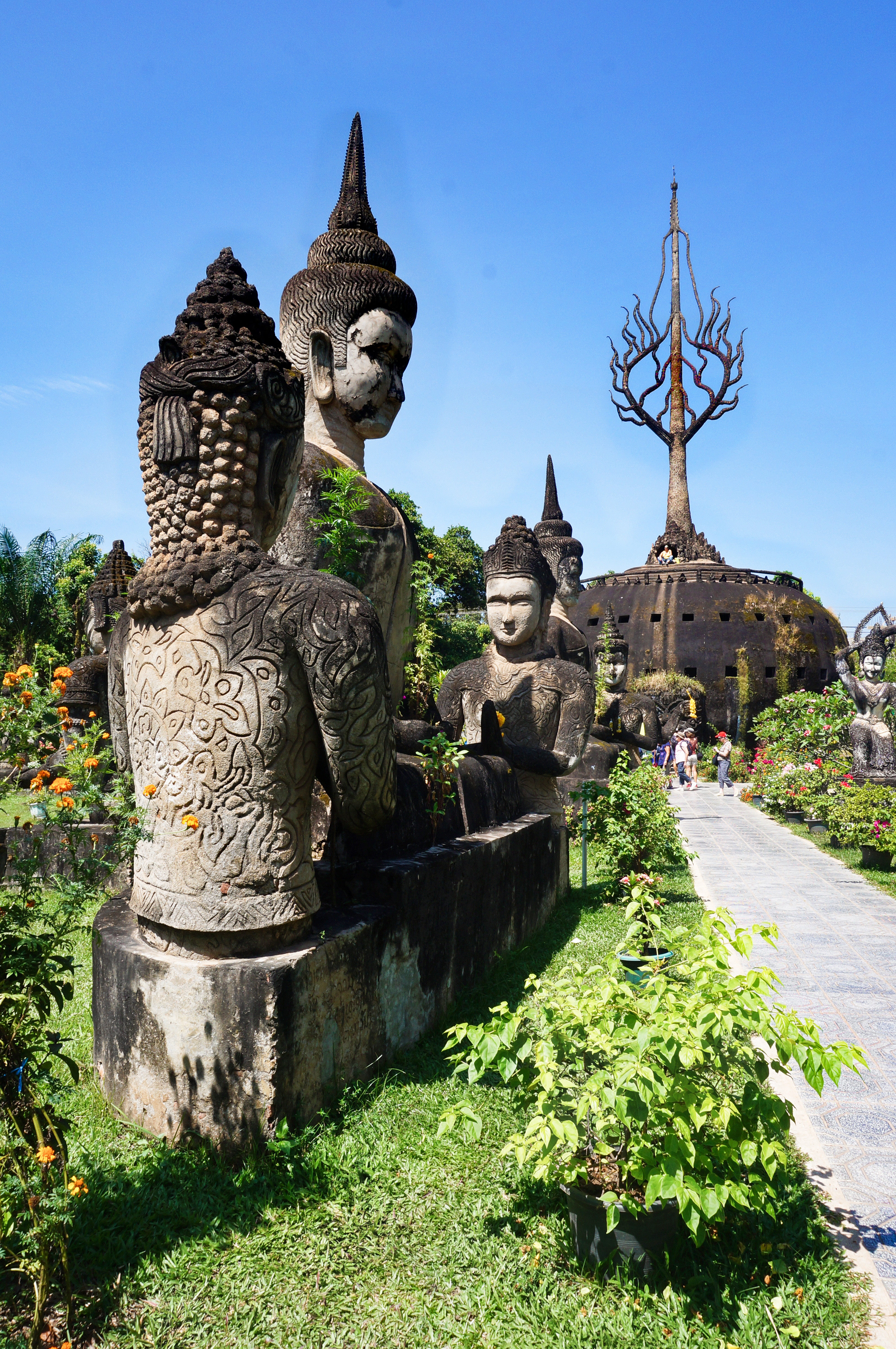 backpackbudget_vientianebuddhapark (1)
