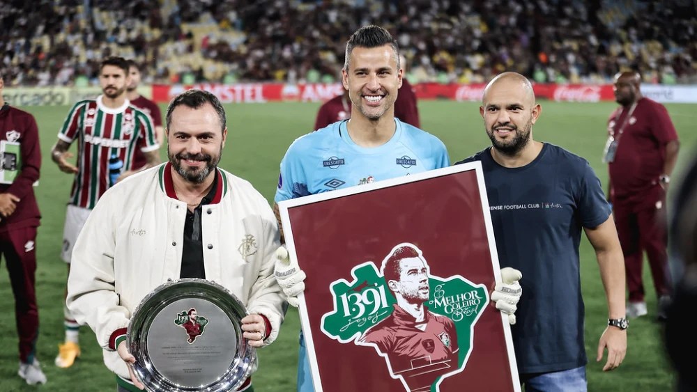 Hall da Fama: goleiro Fábio bate recorde e se torna o jogador com mais jogos oficiais da história do futebol