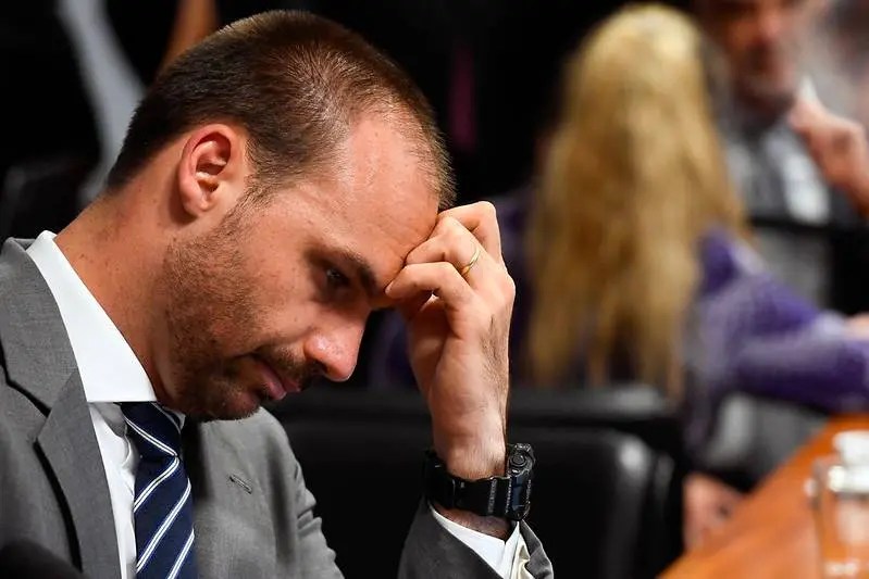 Deu ruim! Hugo Motta veta indicação de Eduardo Bolsonaro como líder da Minoria e cassação por faltas preocupa aliados