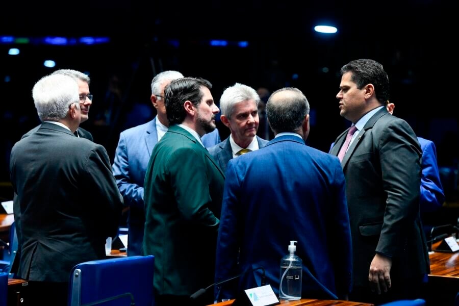 Após rejeição unânime na CCJ, Senado arquiva PEC da Blindagem
