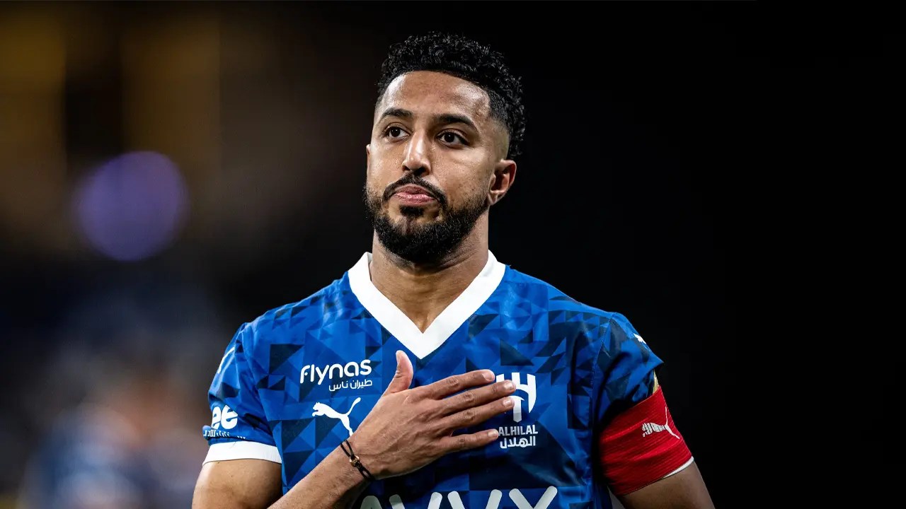 عروض ضخمة تُقرب سالم الدوسري من الرحيل عن الهلال