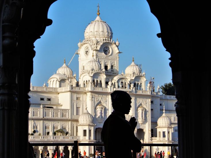 Peregrino orando, Templo Dorado Golden Temple, Amritsar, India