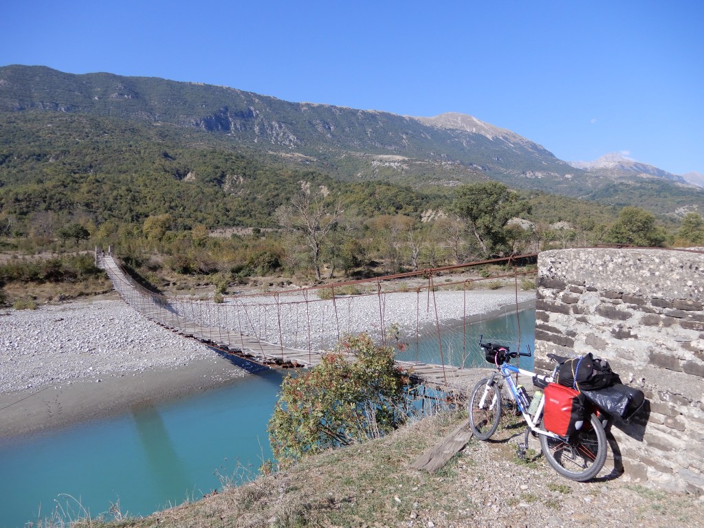Cicloturismo río Vjosa