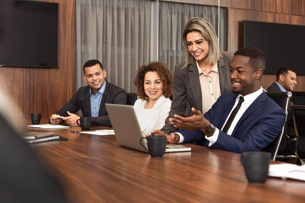 Et infirme les commerciaux des nouveaux produits de l'entreprise et des concurrents. Fiche Metier Chef D Agence Salaire Etude Role Et Competence Regionsjob Com