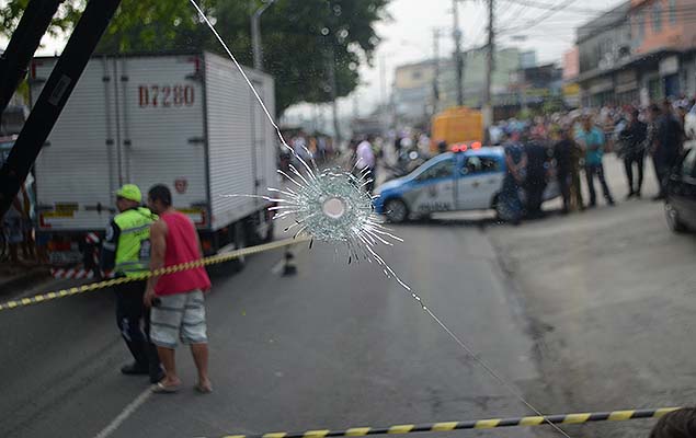 PM morre e outro fica ferido durante tentativa de assalto na av. Marechal Fontenele, em Sulacap, na zona oeste do Rio de Janeiro