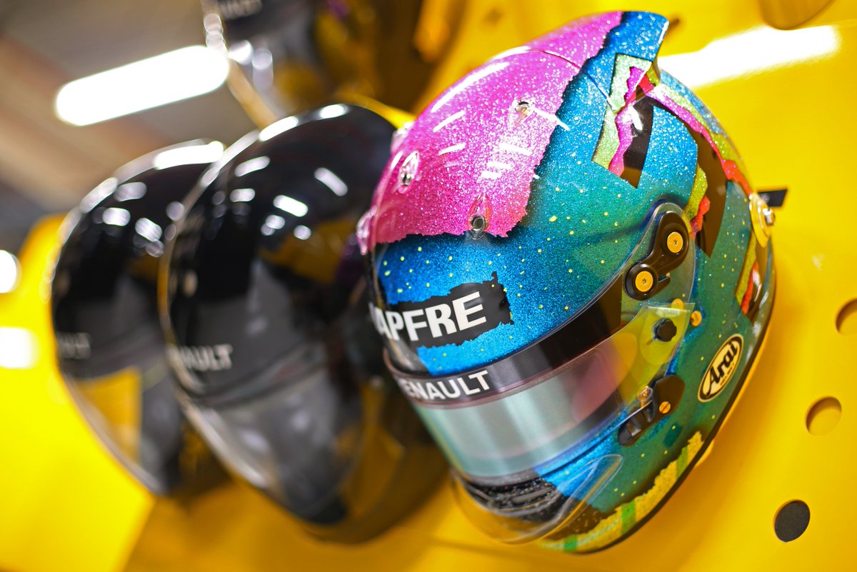 F1i Pic Of The Day Danny Ric Brings Out The Glitter In