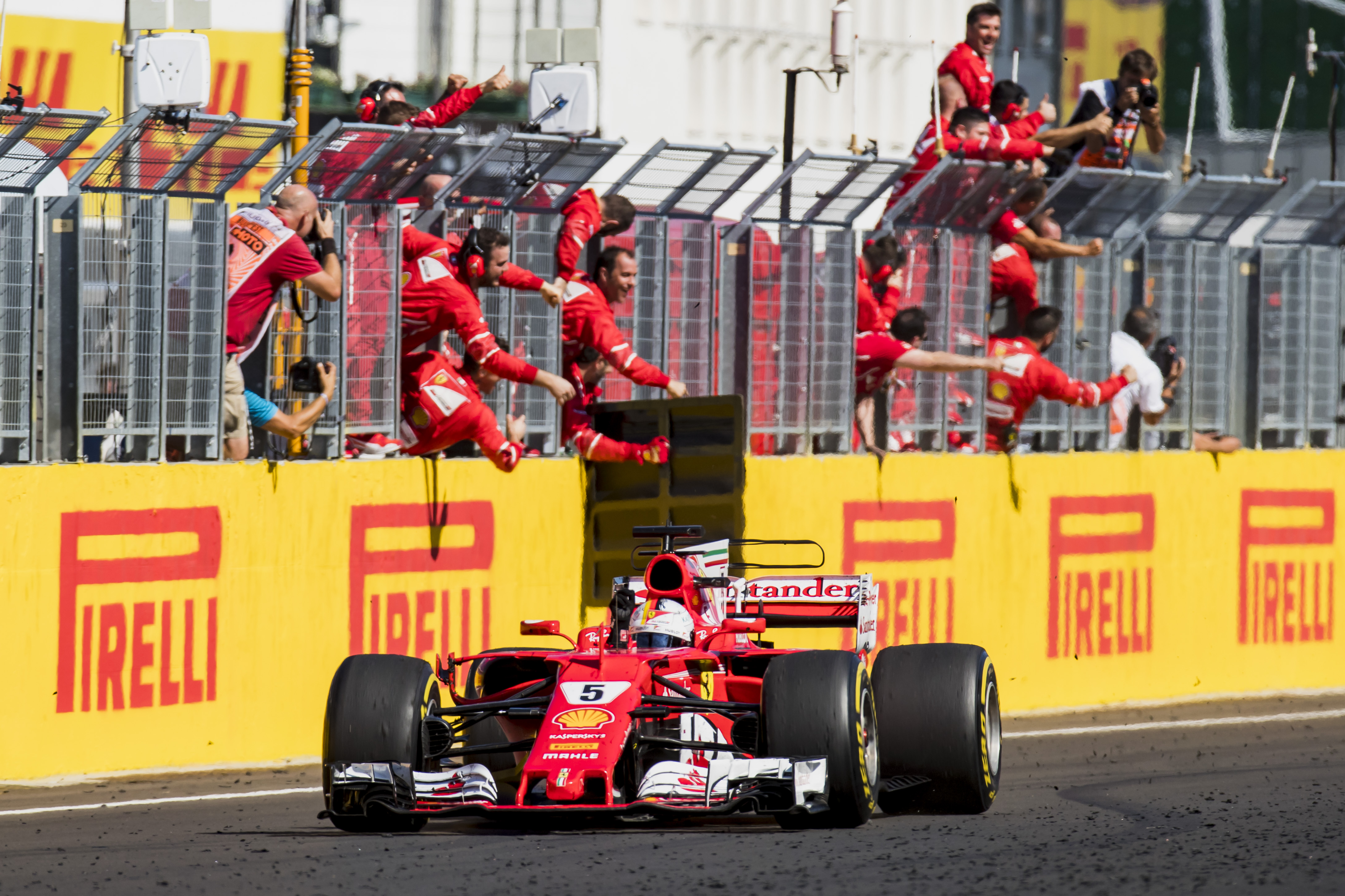 F1 2017 Hungarian Gp Review Formation Flying For Ferrari