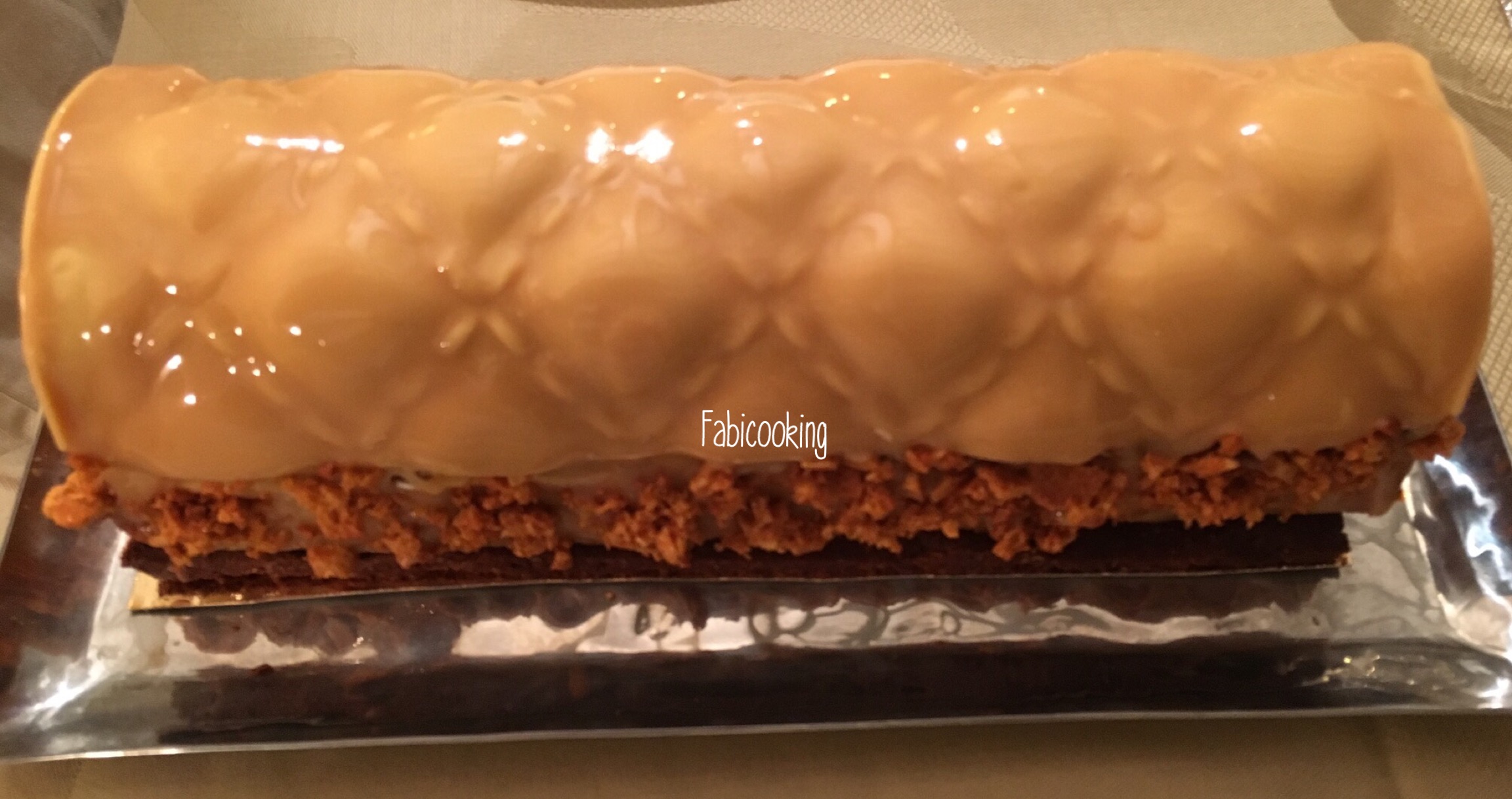 Bûche caramel chocolat cacahuete