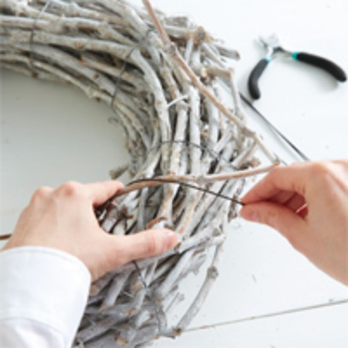 Elle permet de décorer votre intérieur comme votre extérieur. Une Couronne De Noel En Branches Naturelles Femme Actuelle Le Mag
