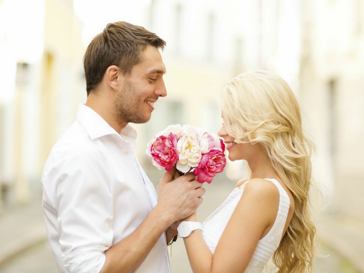Les noces d'argent désignent les 25 ans de mariage. Anniversaire De Mariage A Chaque Annee Sa Signification Femme Actuelle Le Mag