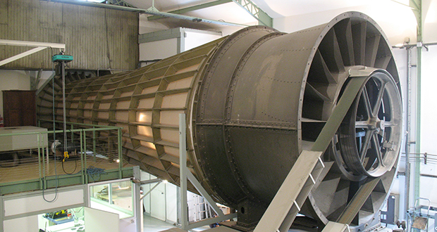 Aerodynamic wind tunnel