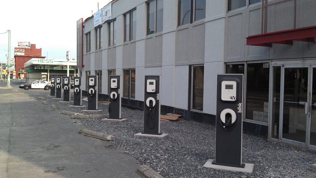 Blink Charging Expands Reach: New ChargeHub Partnership Puts EV Drivers In The Fast Lane