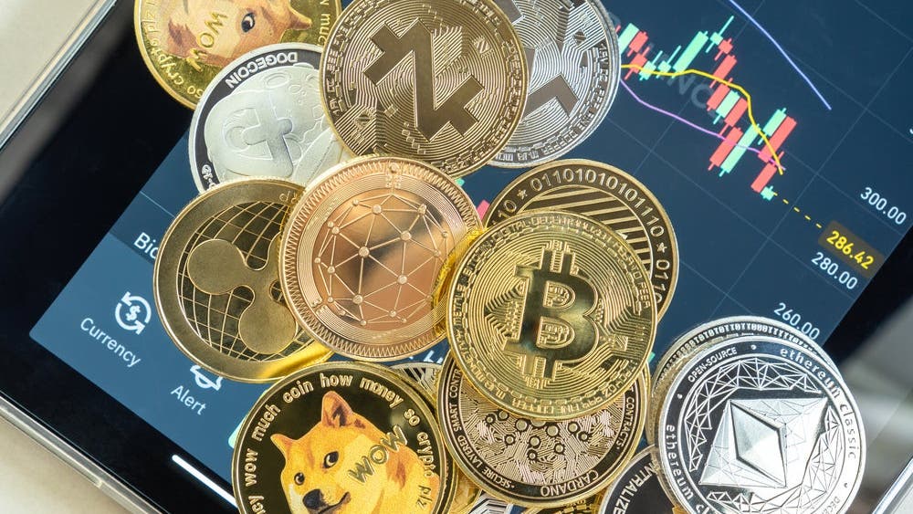 Bitcoin Dominance Decline Expected Next Month, Analyst Projects 'Altseason' To Peak By March 2025