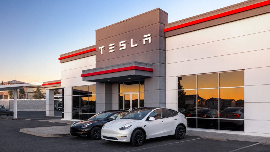 Tesla Offers 3 Months Of Free Supercharging, FSD Subscription For North American Buyers Till Year-End To Boost Deliveries