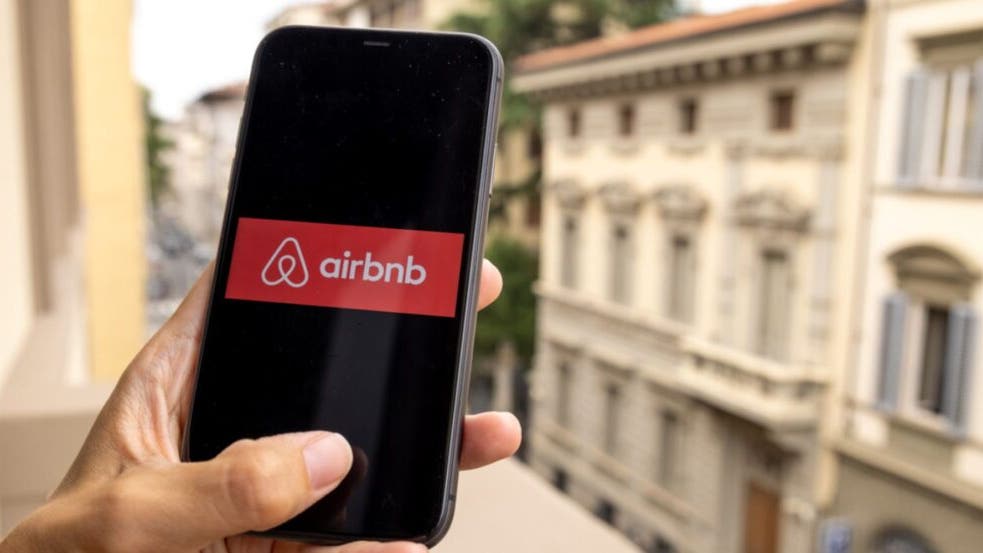 Airbnb's Margins Under Pressure Despite Q3 Beat, Analysts Caution