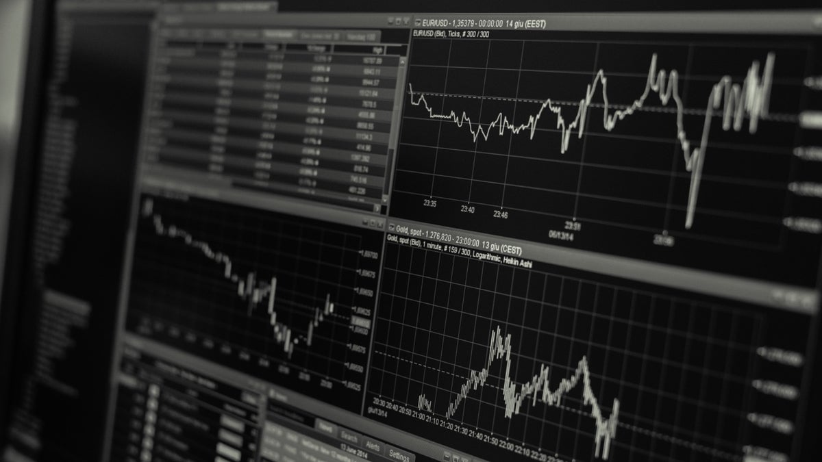 Evaluating Western Midstream: Insights From 6 Financial Analysts